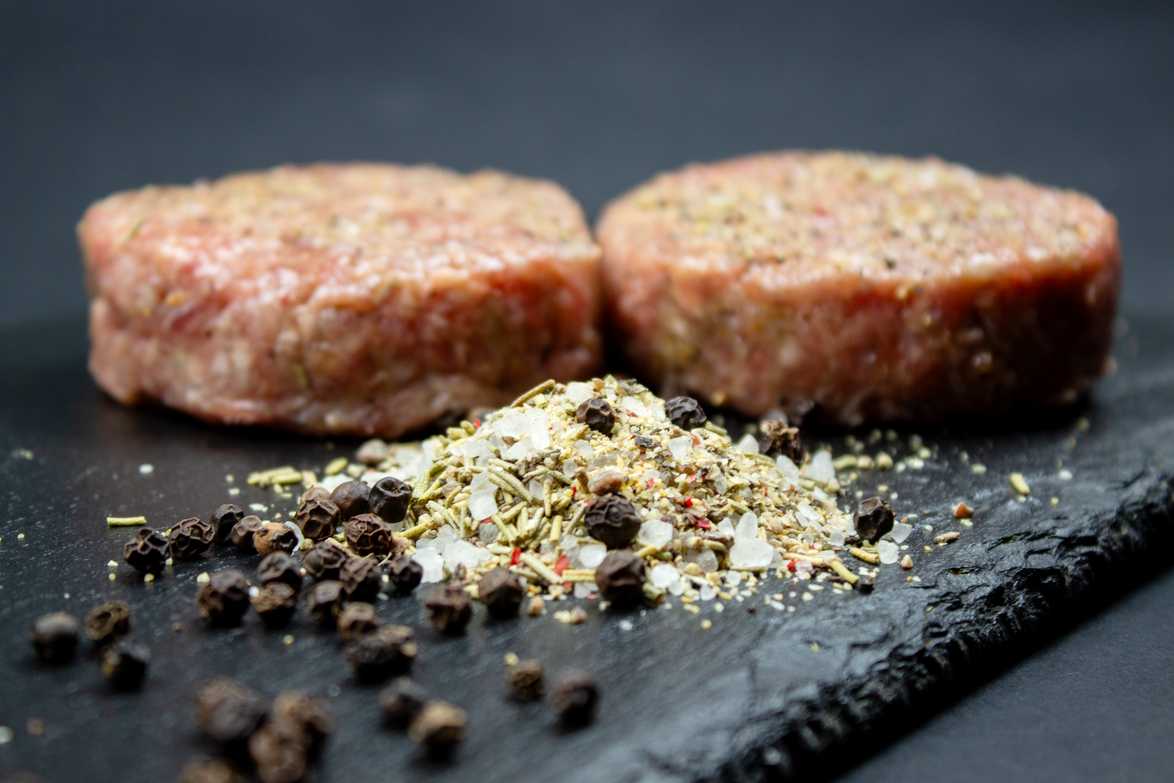 Spicy su juodaisiais pipirais ir rozmarinais Sausas marinatas